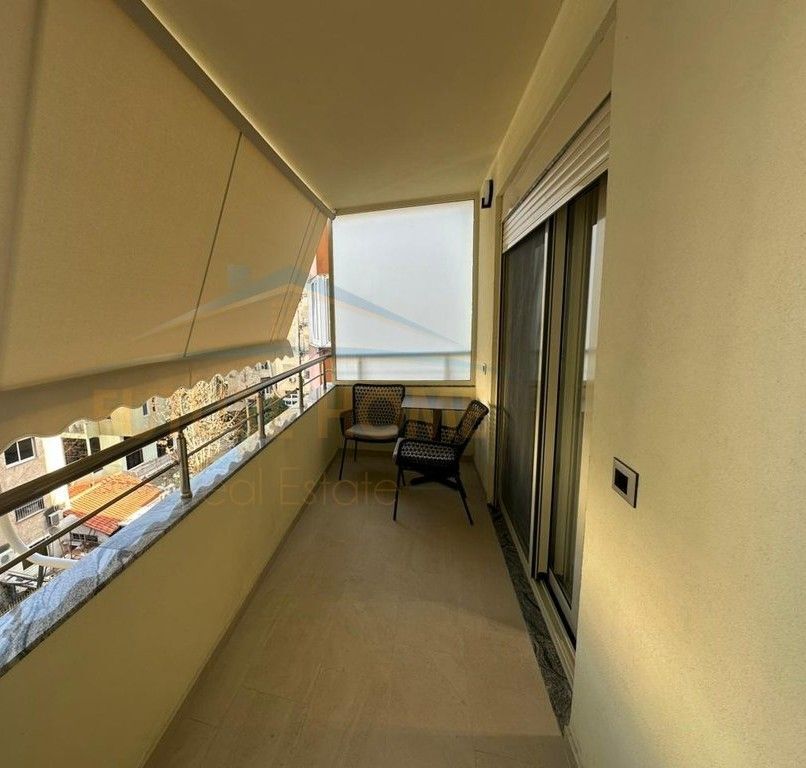 Tirane, affittasi appartamento 1+1, 4° piano, 65 m², 850 € (Myslym Shyri)
