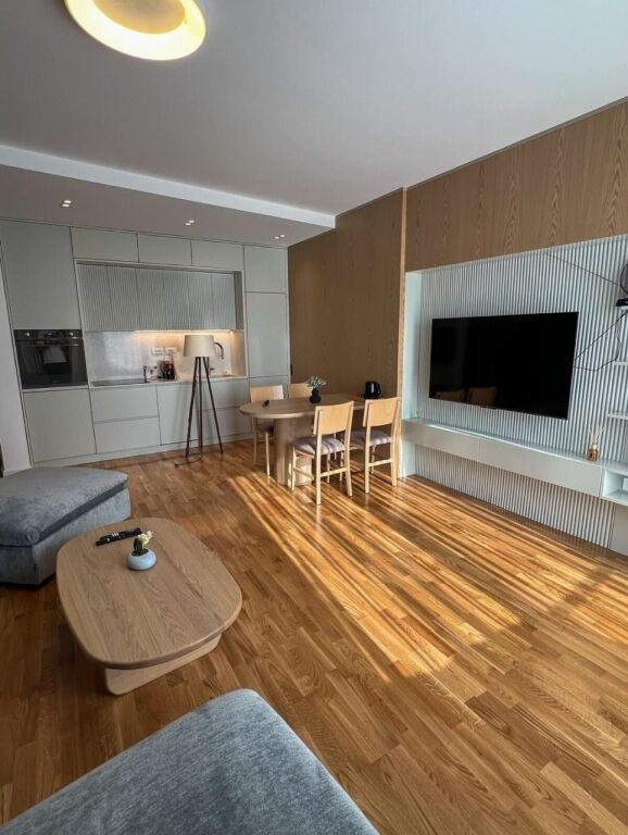 Apartment for Rent at Lake View