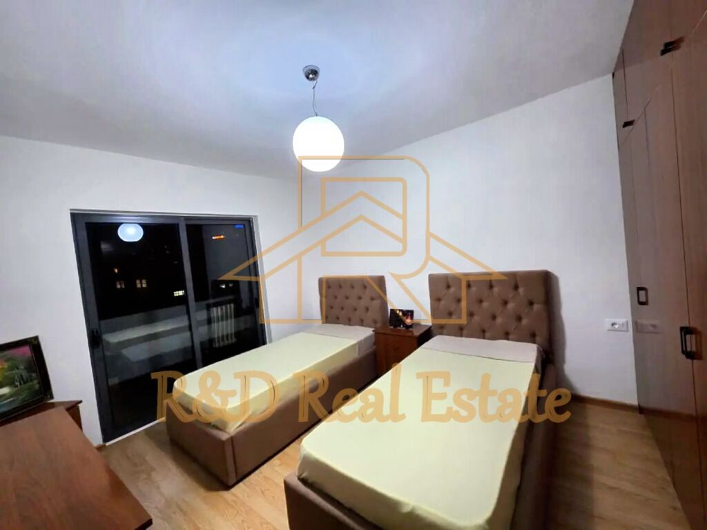 🏢 APARTAMENT ME QERA 4+1+2 – Mine Peza, Tiranë
