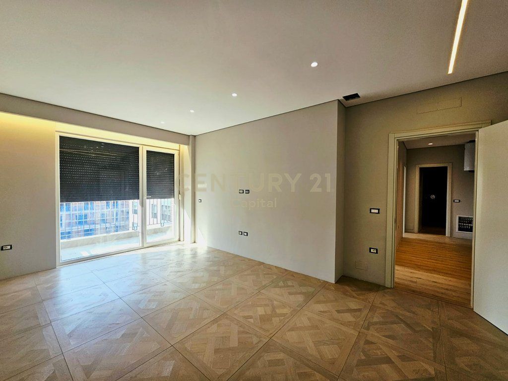 Shitet apartament 2+1 me post parkimi në Grand Park Residence