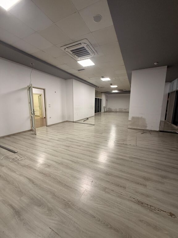 LOCALE COMMERCIALE IN AFFITTO ZONA DELLE TASSE, DURRES