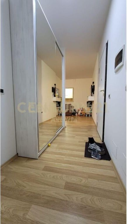 Jepet me qira apartament 1+1 te Kopshti Botanik, rruga "Xhon Kenedi"