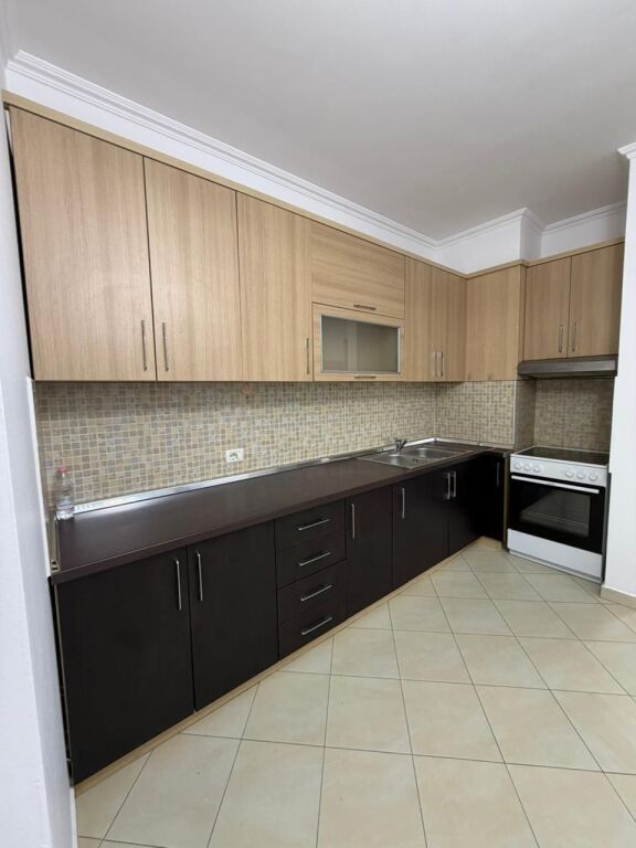 APARTMANET 2+1 + PARKIM PER SHITJE NE DON BOSKO