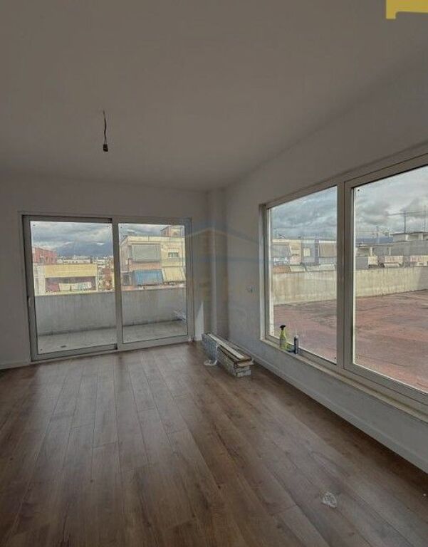 For sale, apartment 3+1+veranda, Unaza e re, Tirana