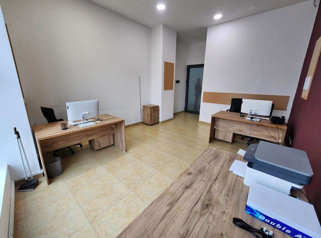 Locale Ufficio in Affitto a Myslym Shyr