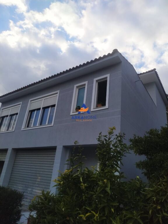 VENDESI PRIVATO SU DUE PIANI IN VENDITA "TE KAFJA RREMES" 220.000 EURO