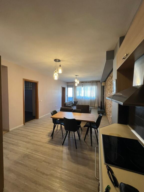 Apartament 2+1 me qira tek Rruga e Kavajes