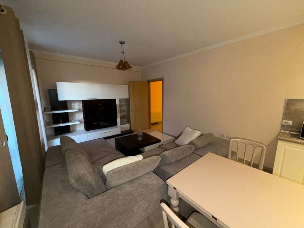Jepet me Qera – Apartament 1+1 tek Liqeni i Thatë 🌿