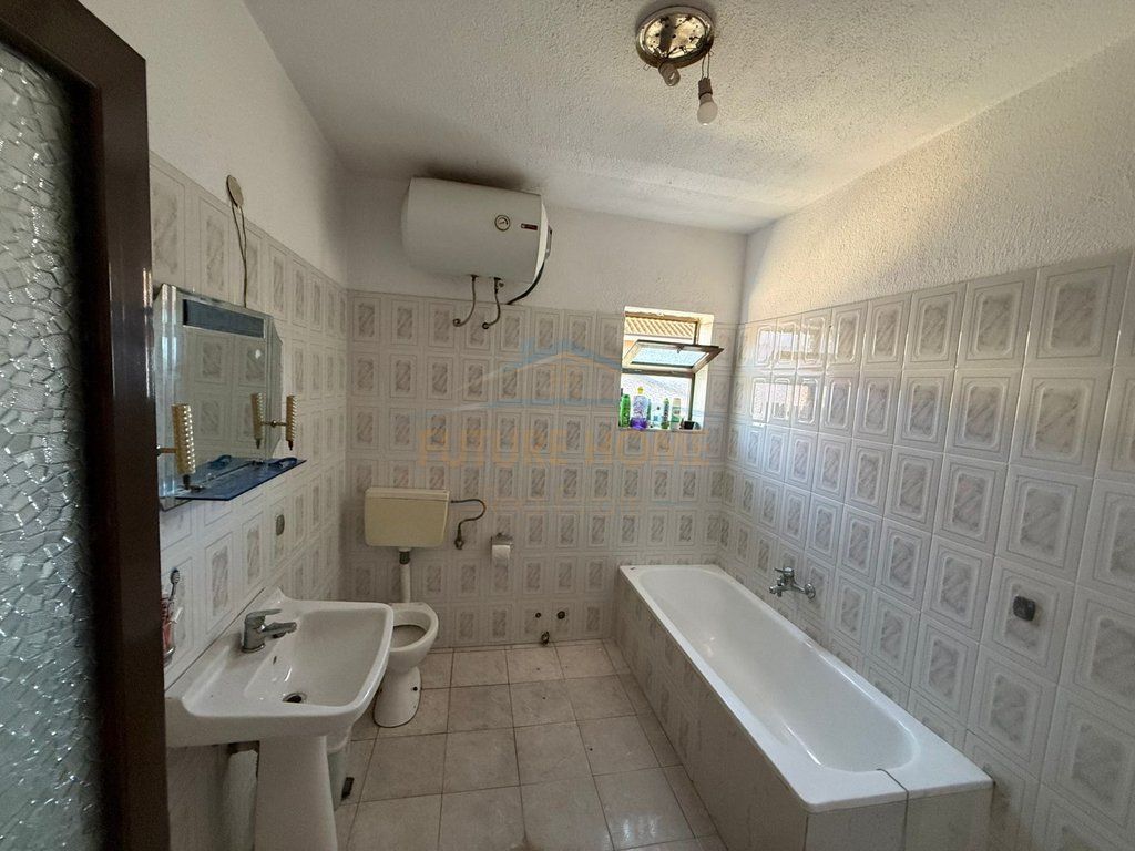 In vendita, Casa a 3 piani, Quartiere 1, Pogradec