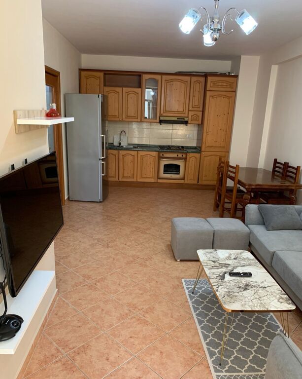 Affittasi Appartamento 2+1, Komuna Parisit, Complesso KiKa 1 600 mila lek