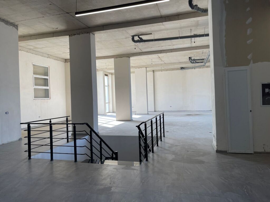Ambjent Biznesi per Qira sip.1123.82 m2