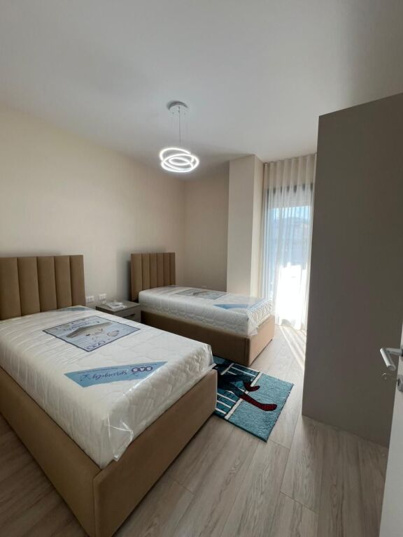 Jepet me Qera – Apartament 2+1 tek Kompleksi “Met-Invest”, Liqeni i Thatë 🌿