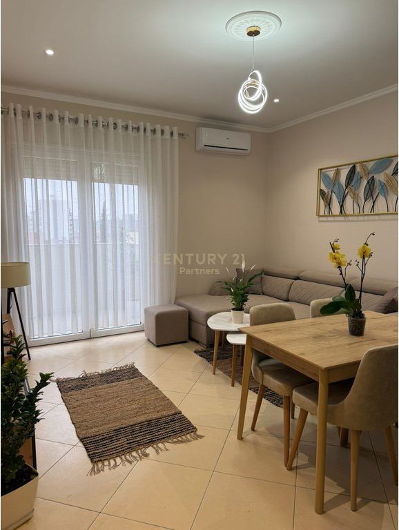 We rent an apartment opposite the Delijorgjin Complex! 650 € /Month Total area 68m2