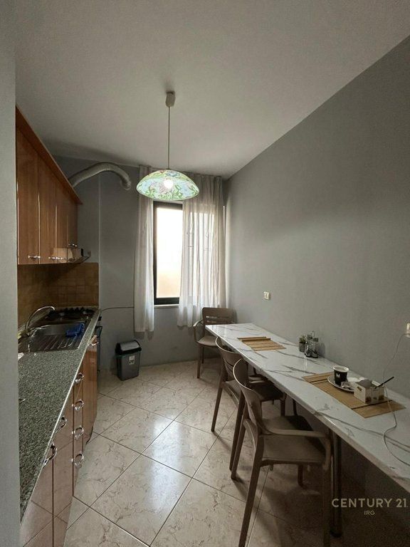 Shesim apartament 3+1+2 në zonën e Bllokut,
