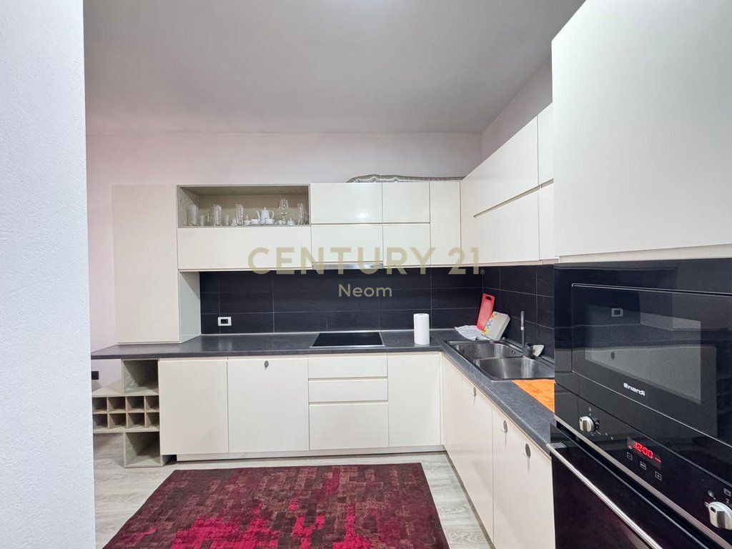 APARTAMENT 2+1 PER QIRA PRANE GRAND GALLERY NE YZBERISHT!
