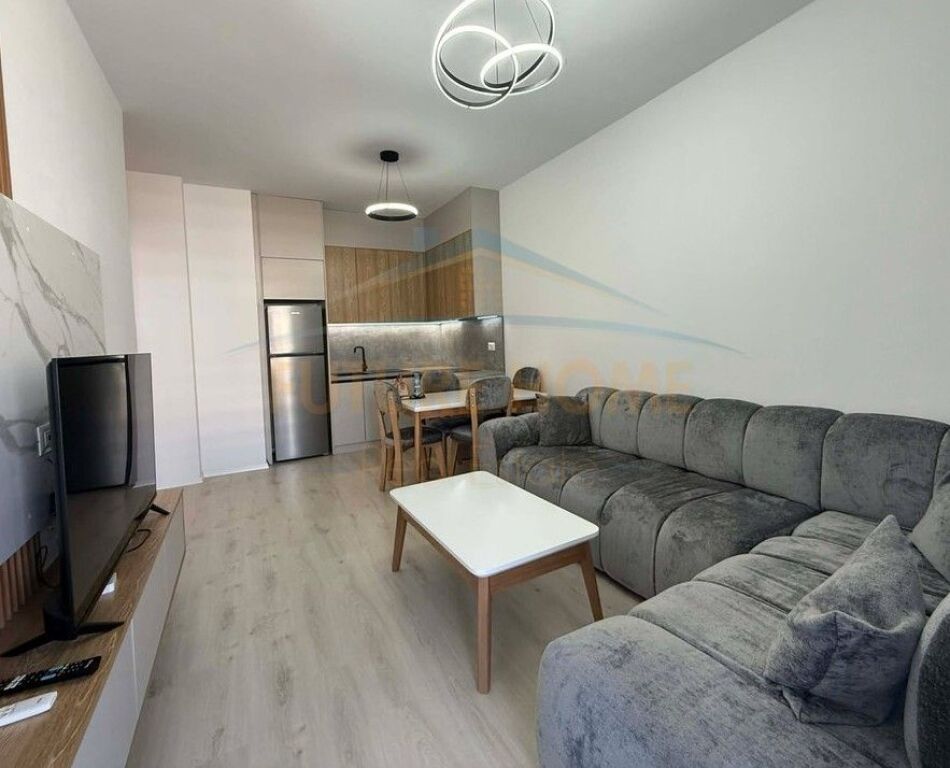 Qera, Apartament 1+1 + Post Parkimi, Univers City