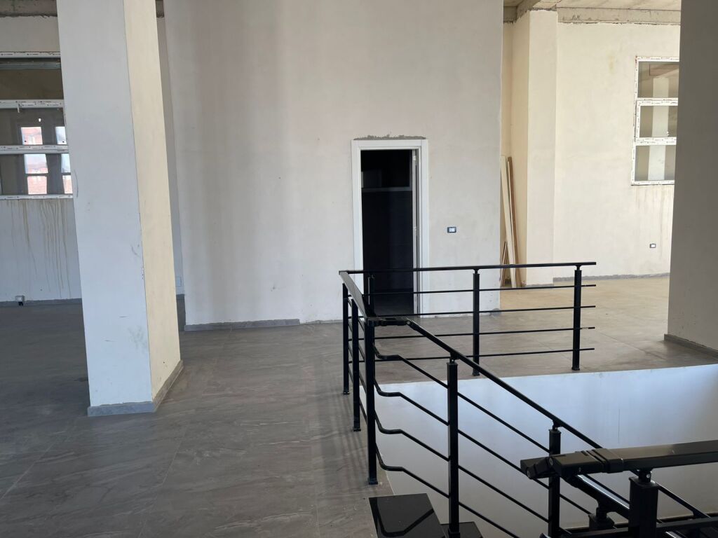 Ambjent Biznesi per Qira sip.1123.82 m2