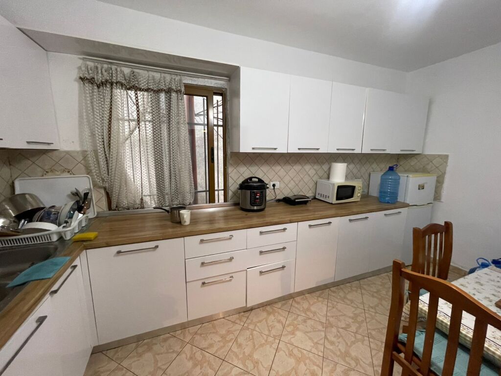 🏡 Apartament + Truall në Shitje – Rruga e Dibrës, përballë QSUT 178.000 LEK