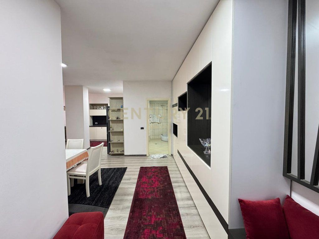 APARTAMENT 2+1 PER QIRA PRANE GRAND GALLERY NE YZBERISHT!
