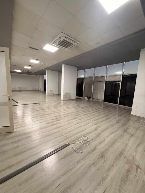 LOCALE COMMERCIALE IN AFFITTO ZONA DELLE TASSE, DURRES