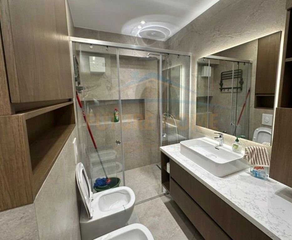 Tirane, affittasi appartamento 1+1, 4° piano, 65 m², 850 € (Myslym Shyri)
