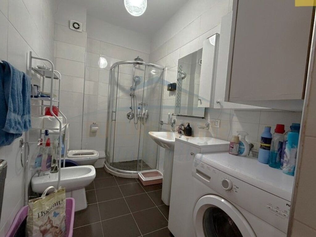 Shitet, Apartament 1+1, Unaza e Re, Tiranë.
