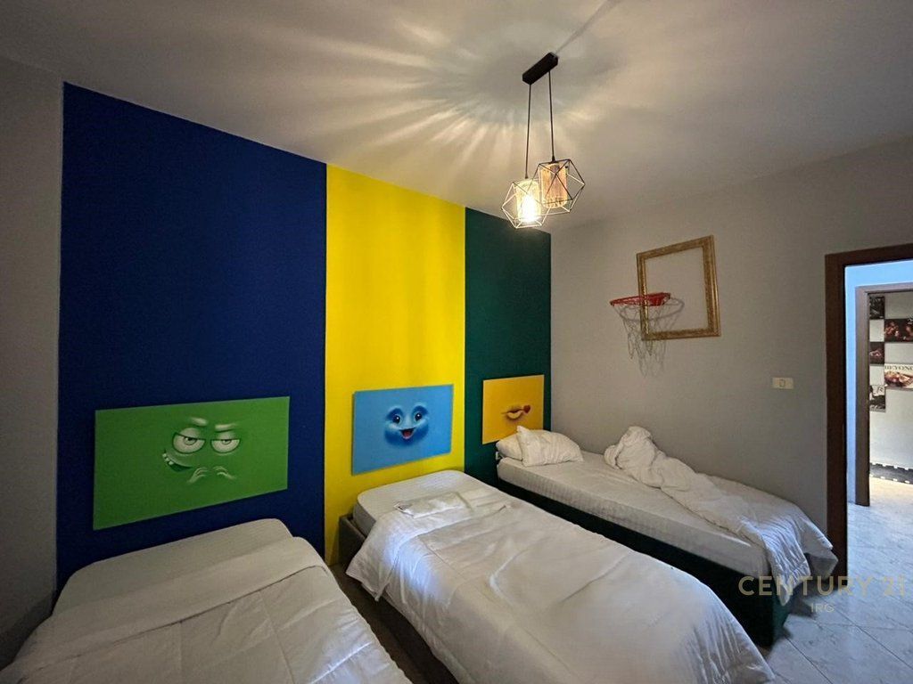 Shesim apartament 3+1+2 në zonën e Bllokut,
