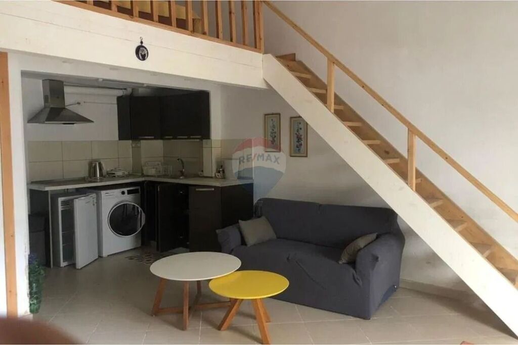 Investi nel cuore di Lungomare, Vlora!