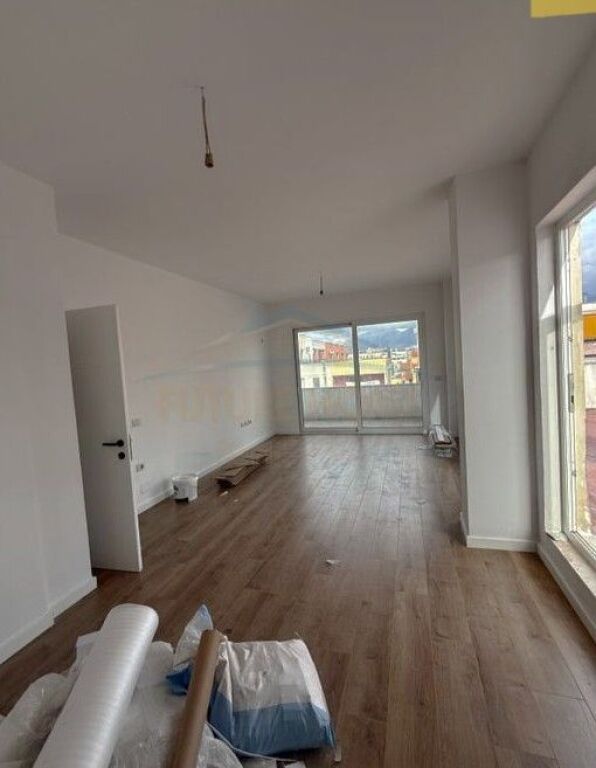 For sale, apartment 3+1+veranda, Unaza e re, Tirana