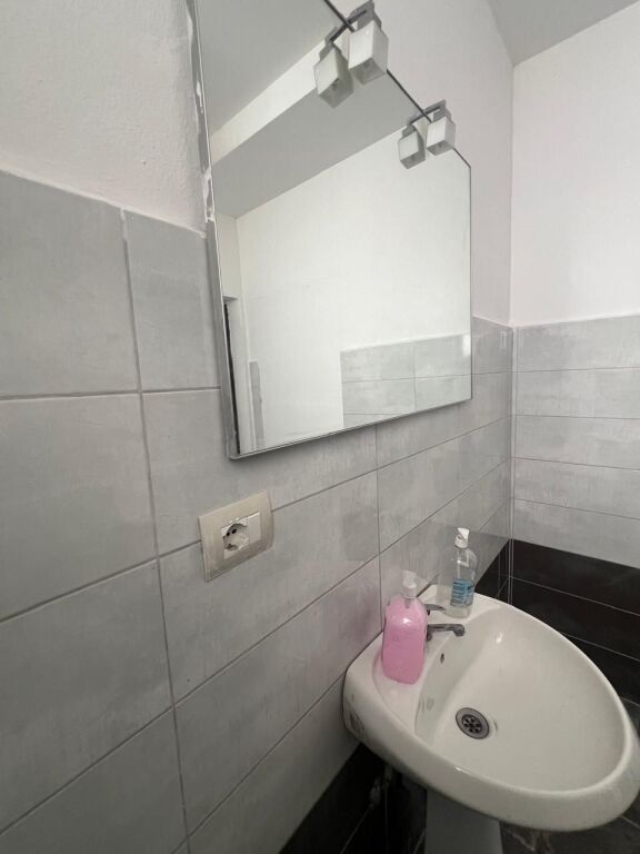 🏢 Locale Commerciale in Affitto a Ali Dem