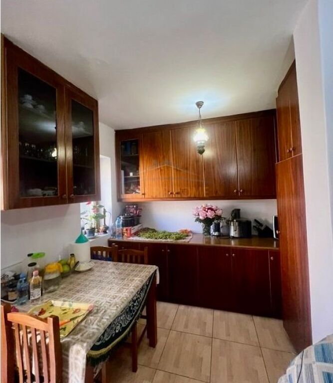 🏠 Shitet 3+1 në "Karl Gega" – Lokacion i Shkëlqyer &amp; Me Hipotekë! 📍