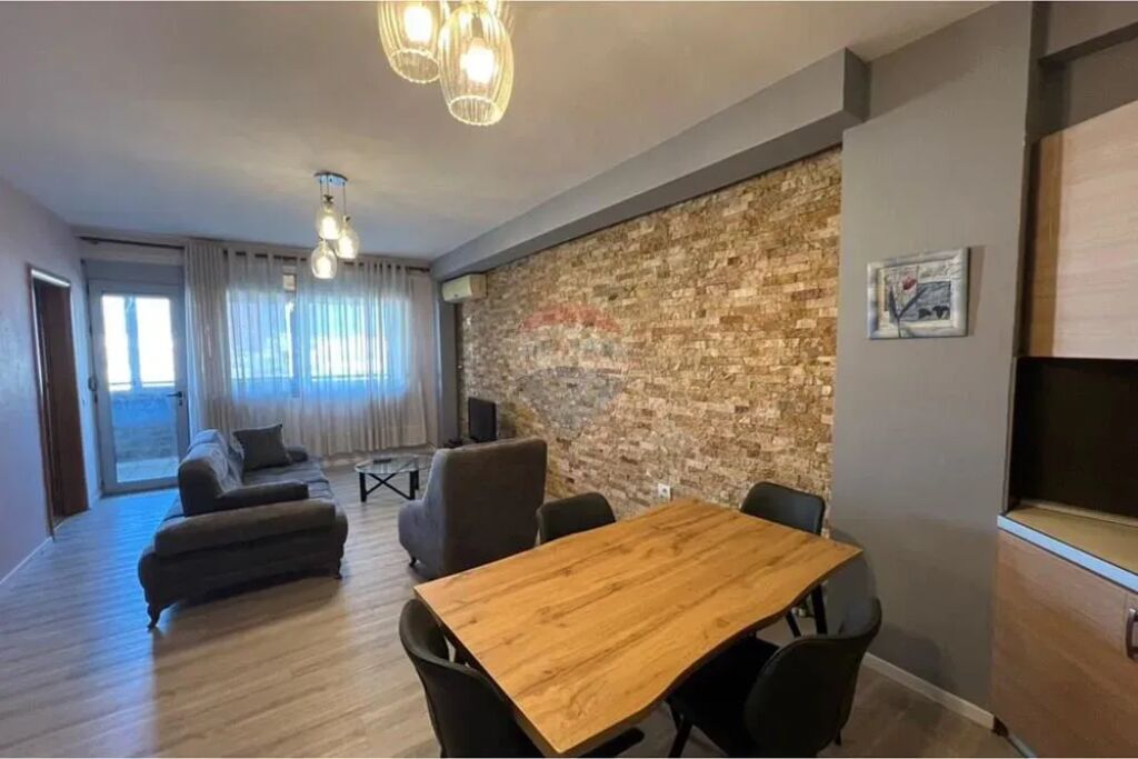2+1 apartment for rent on Kavaja Street