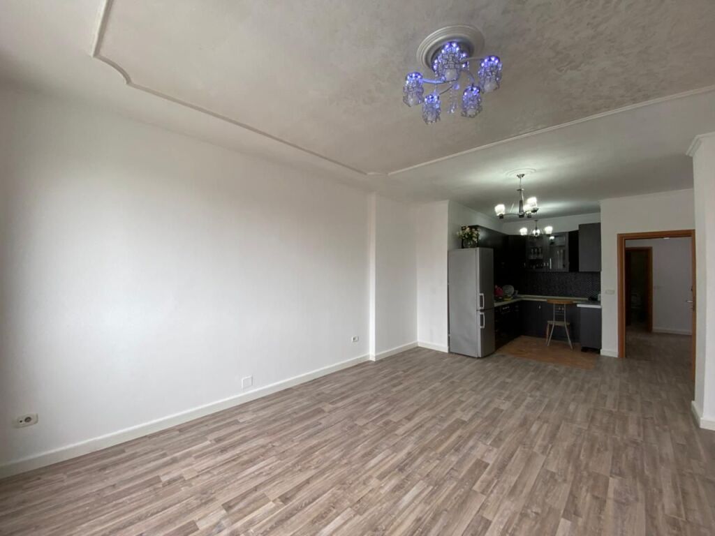 JEPET APARTAMENT 3+1 PER QERA TEK ISH-EKSPOZITA