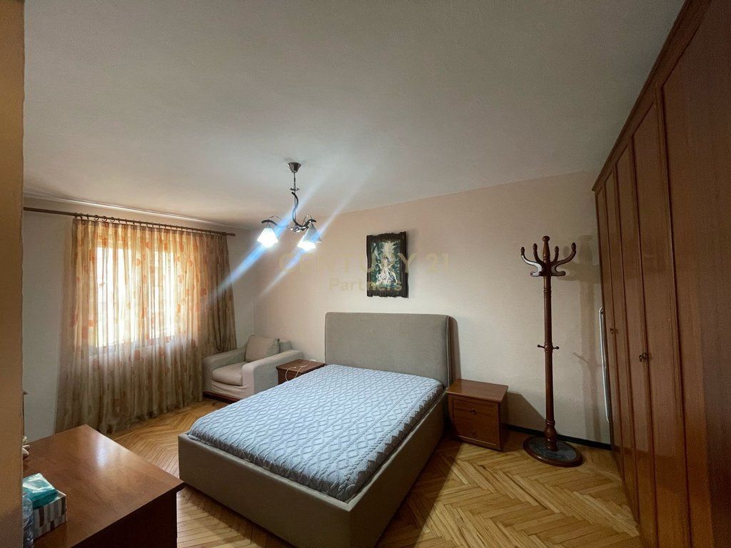 Jepet me qira apartament 2+1 në rrugën Myslym Shyri,