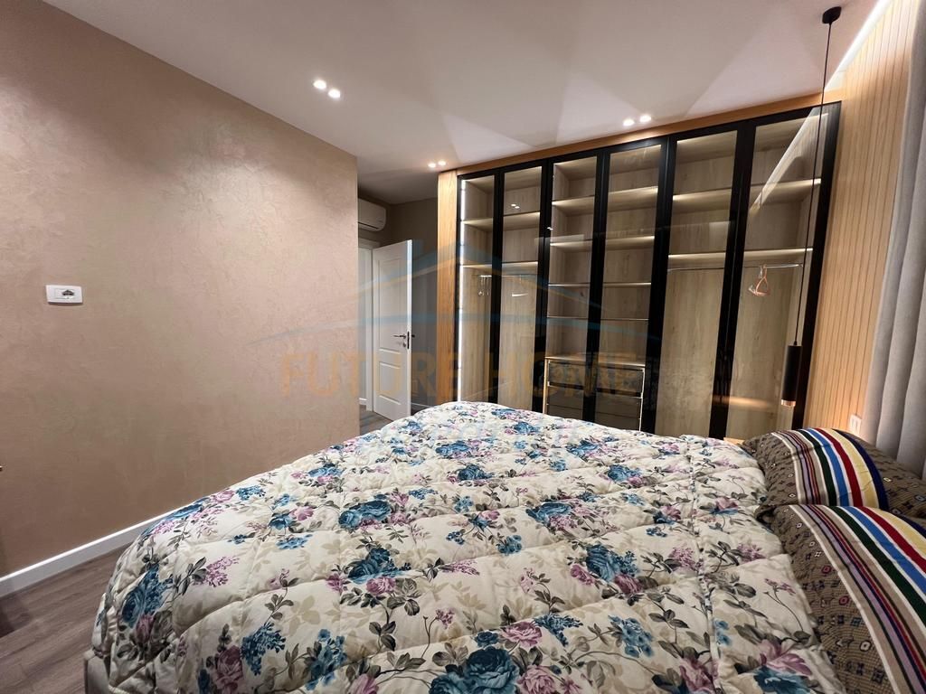 For sale, Apartment 2+1+2+Parking Space, Ali Demi, Tirana.
