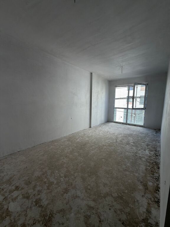 Shitet apartament 2+1+2 Liqeni i Thate