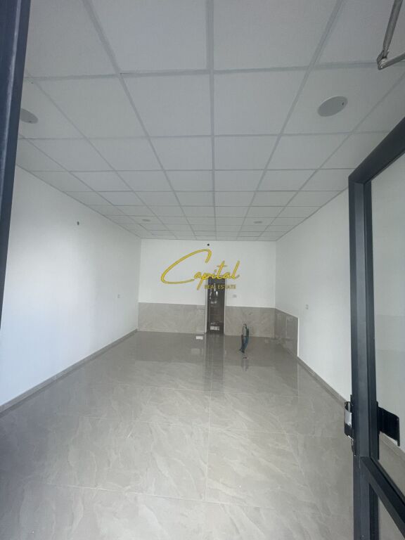 NEGOZIO IN AFFITTO 55 M2 SQUARE 21 80.000 LEKE