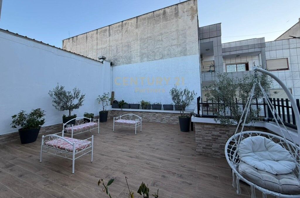 APARTAMENT 1+1 ME KUZHINE TE VECUAR+ VERANDE PRANE CASA ITALIA