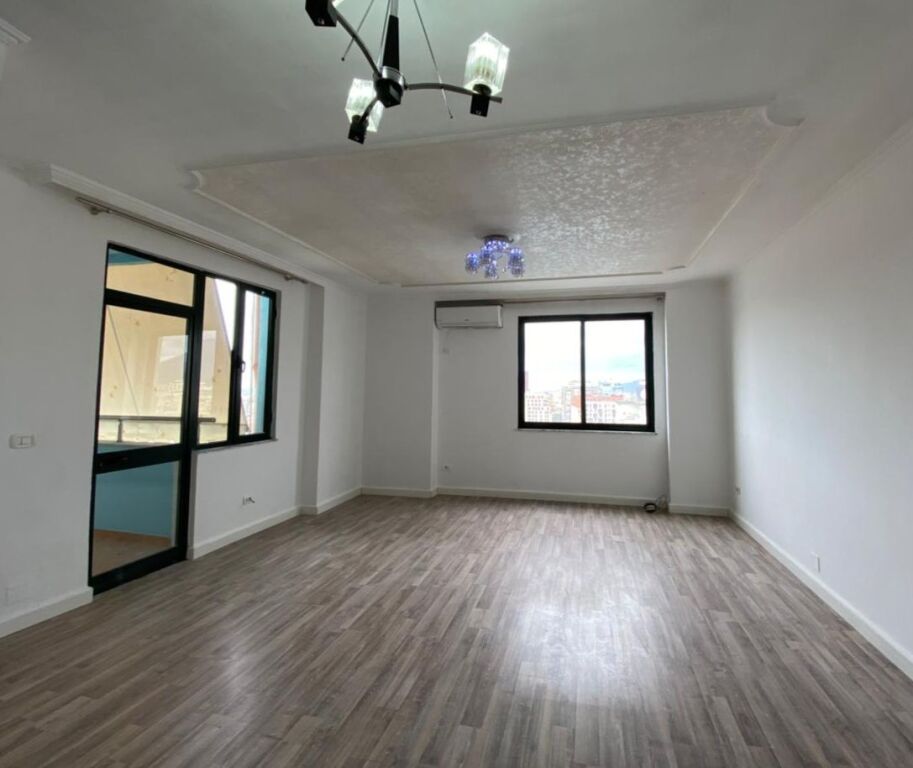 Office 3+1 for rent at Ekspozita