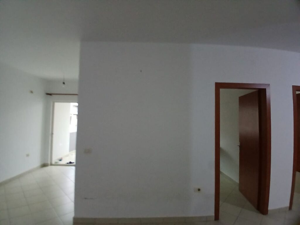 2+1,pjeserisht i mobiluar,te eco market yzberisht,400 mije leke