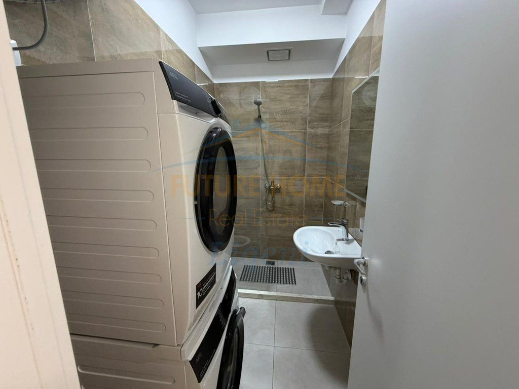 Qera, Apartament 3+1+Post Parkimi, Rruga e Kavajes, Garden Building, Tirane