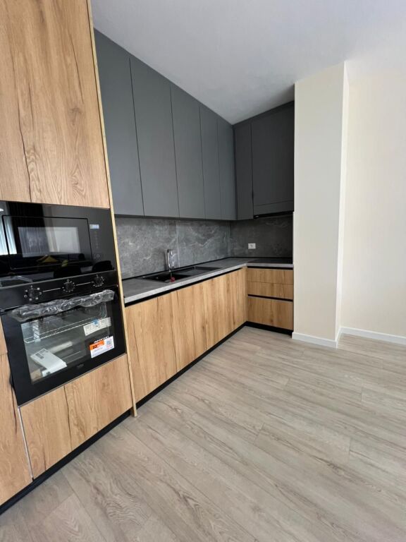 Jepet me Qera – Apartament 2+1 tek Kompleksi “Met-Invest”, Liqeni i Thatë 🌿