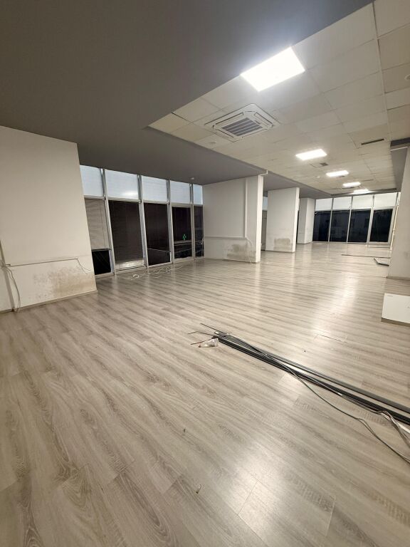 LOCALE COMMERCIALE IN AFFITTO ZONA DELLE TASSE, DURRES