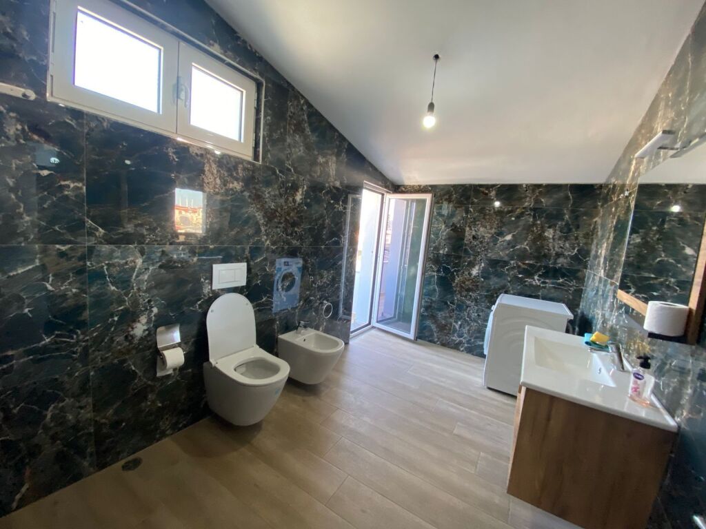 OCCASION VILLA FOR SALE INVESTED IN RAILWAY BEACH DURRES 290000 EURO