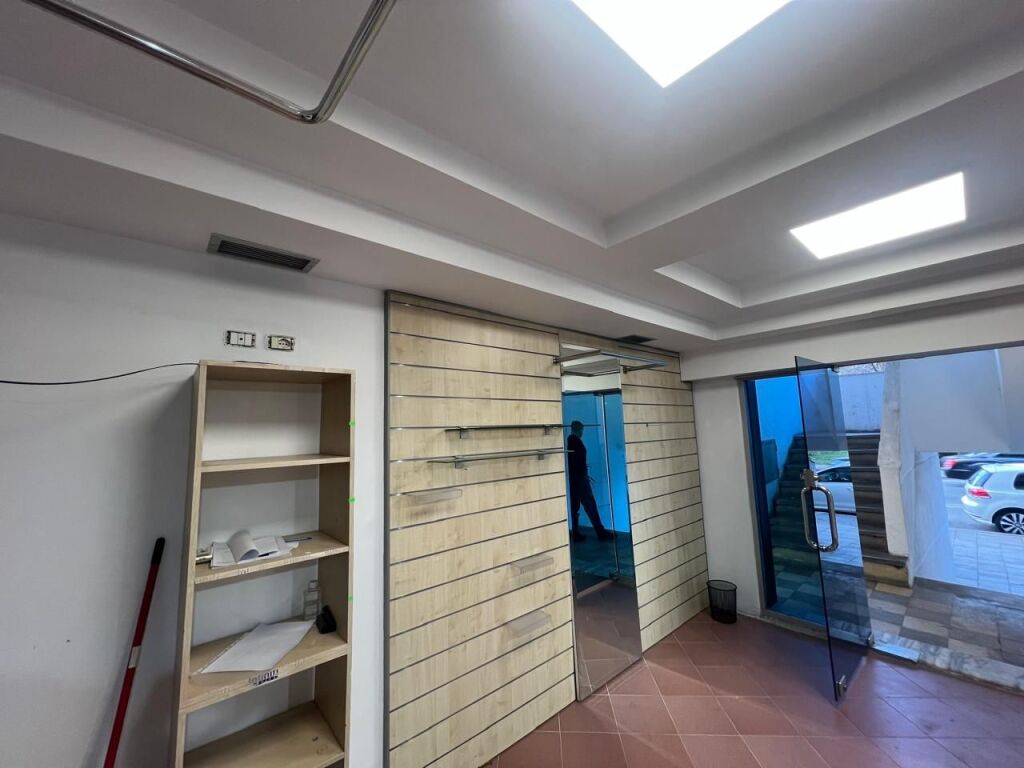 🏢 Business Premises for Rent on the Main Road in Brryl