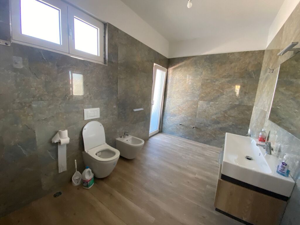 OCCASION VILLA FOR SALE INVESTED IN RAILWAY BEACH DURRES 290000 EURO