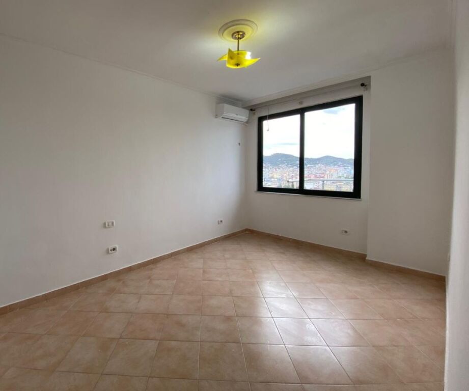 Office 3+1 for rent at Ekspozita