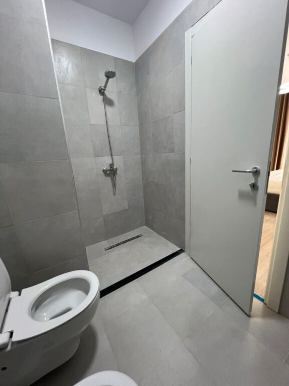 Jepet me Qera – Apartament 2+1 tek Kompleksi “Met-Invest”, Liqeni i Thatë 🌿