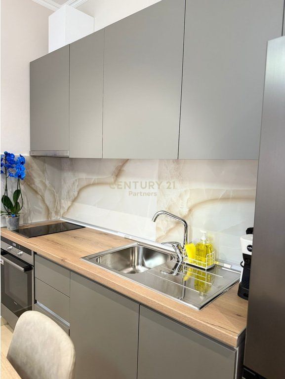 We rent an apartment opposite the Delijorgjin Complex! 650 € /Month Total area 68m2