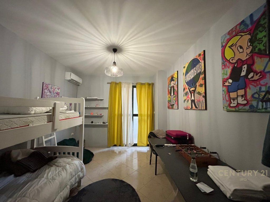 Shesim apartament 3+1+2 në zonën e Bllokut,
